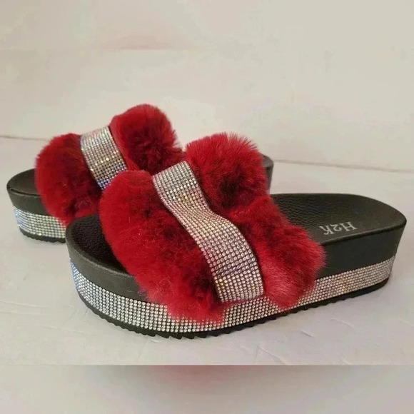 H2K Women's Fuzzy Blinged Out Black & Red Slides Size 6 NWT - Picture 1 of 5